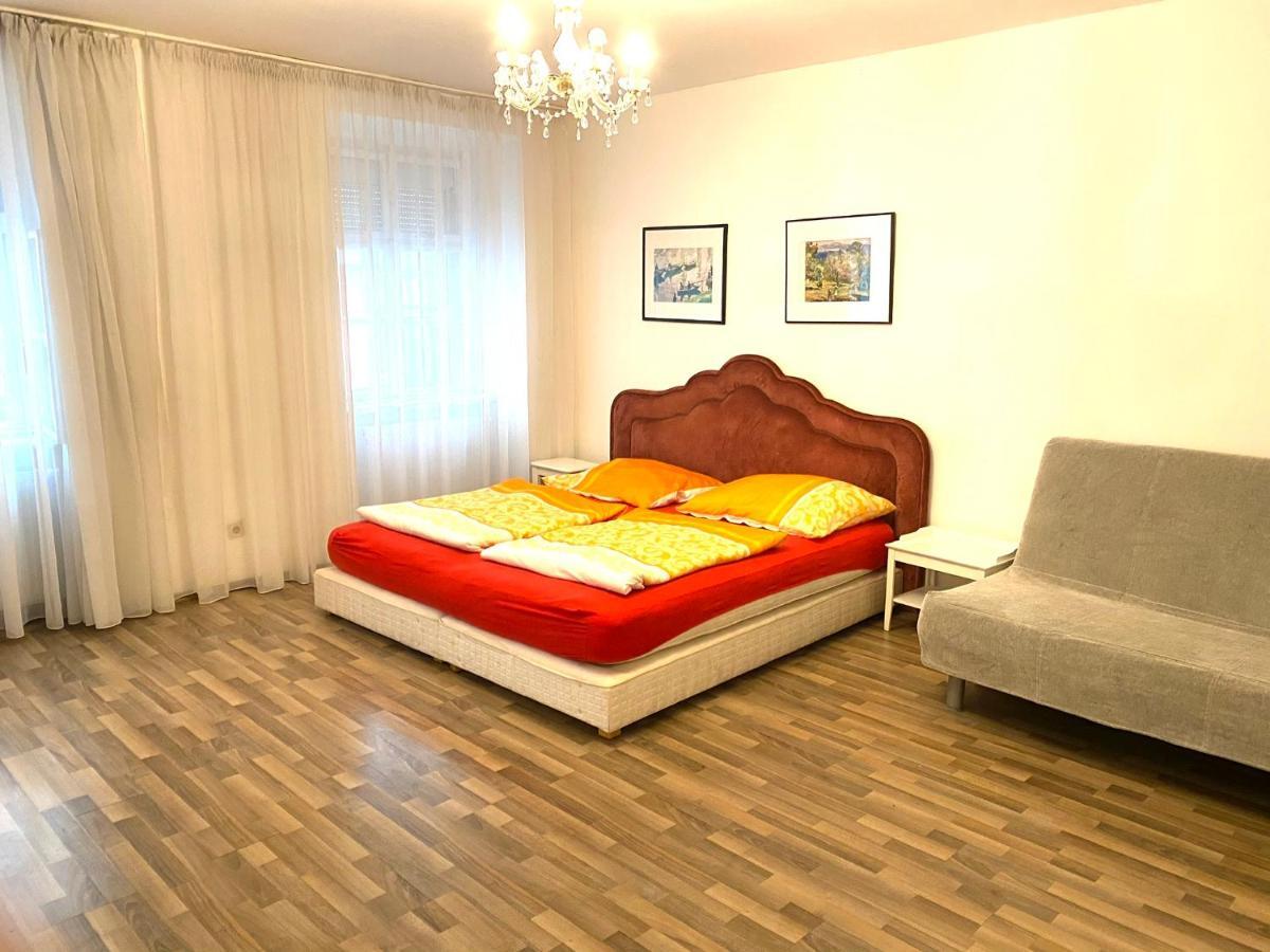 Apartment Opera Wina Bagian luar foto