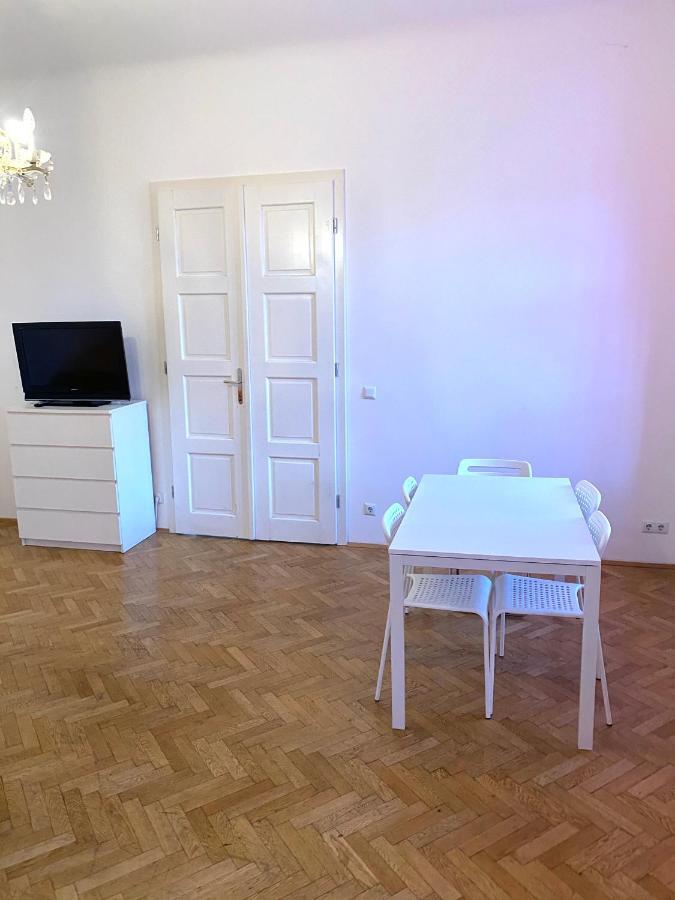Apartment Opera Wina Bagian luar foto